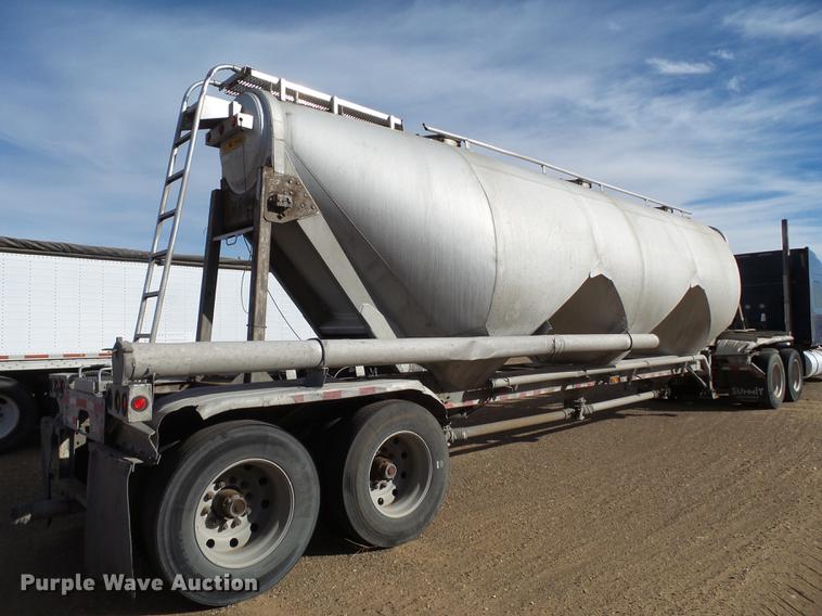 image for item BJ9788 2000 Heil pneumatic dry bulk tank trailer