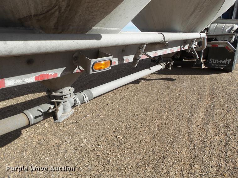 image for item BJ9788 2000 Heil pneumatic dry bulk tank trailer