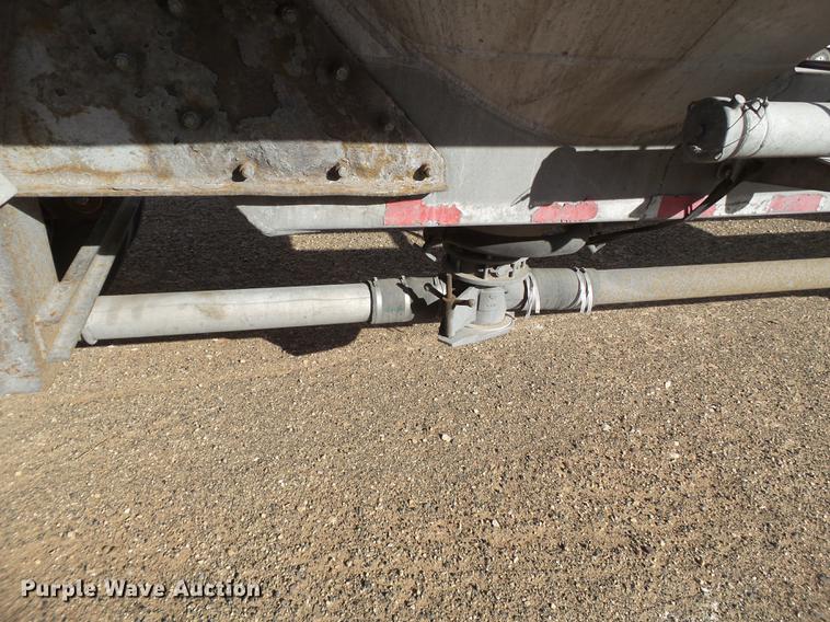 image for item BJ9788 2000 Heil pneumatic dry bulk tank trailer