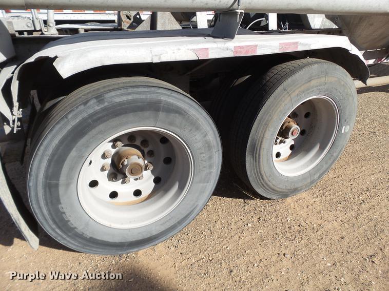 image for item BJ9788 2000 Heil pneumatic dry bulk tank trailer