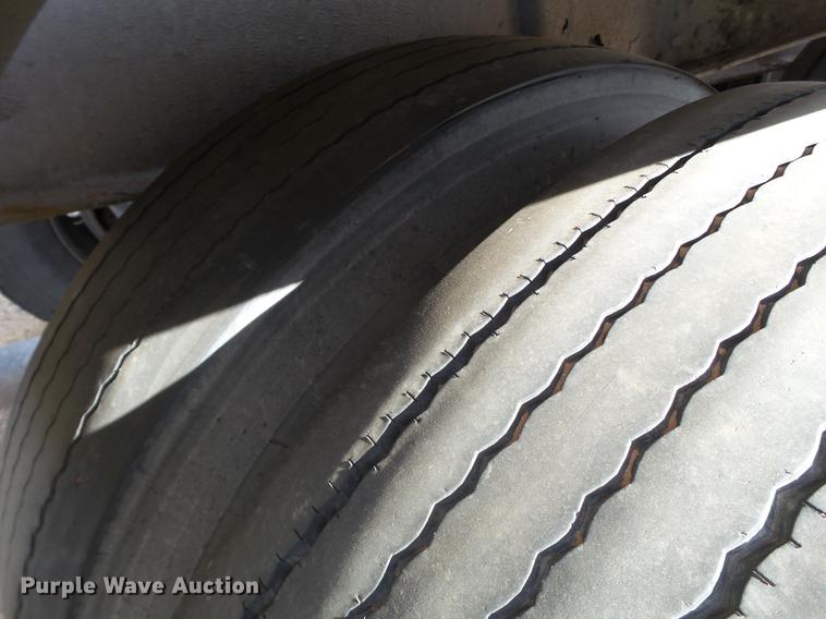 image for item BJ9788 2000 Heil pneumatic dry bulk tank trailer