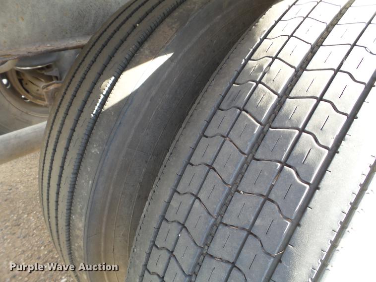 image for item BJ9788 2000 Heil pneumatic dry bulk tank trailer