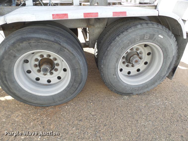 image for item BJ9788 2000 Heil pneumatic dry bulk tank trailer