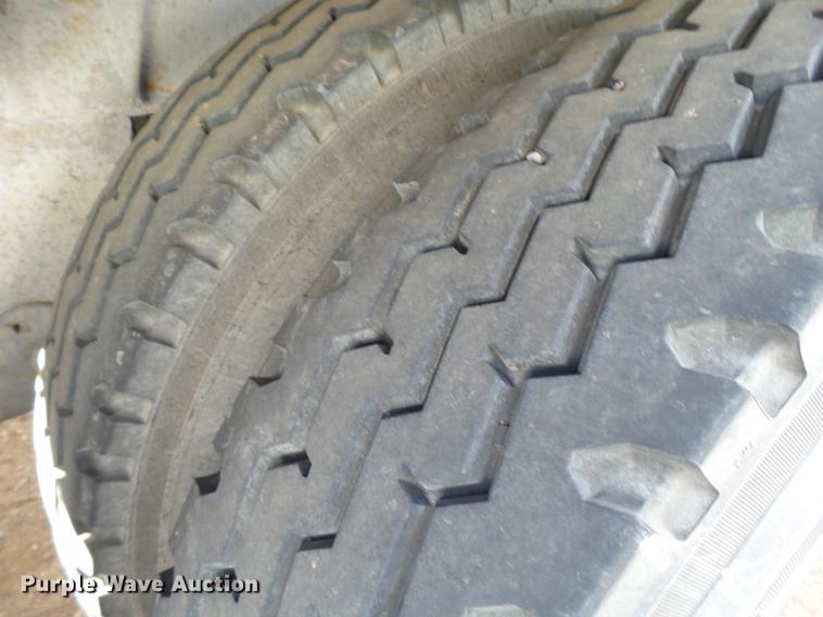 image for item BJ9788 2000 Heil pneumatic dry bulk tank trailer