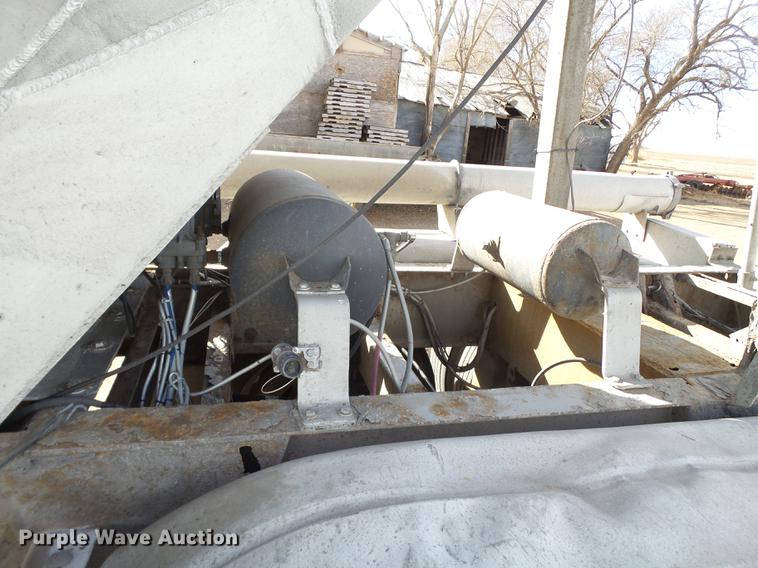 image for item BJ9788 2000 Heil pneumatic dry bulk tank trailer