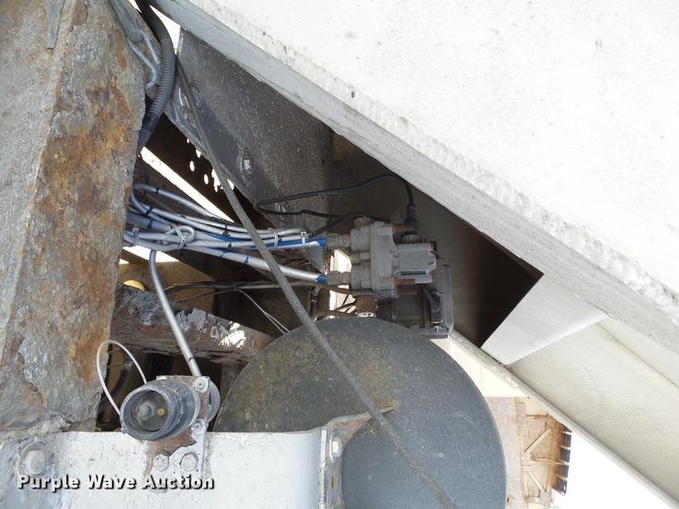 image for item BJ9788 2000 Heil pneumatic dry bulk tank trailer