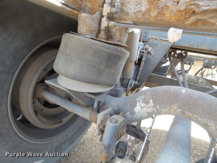 image for item BJ9788 2000 Heil pneumatic dry bulk tank trailer