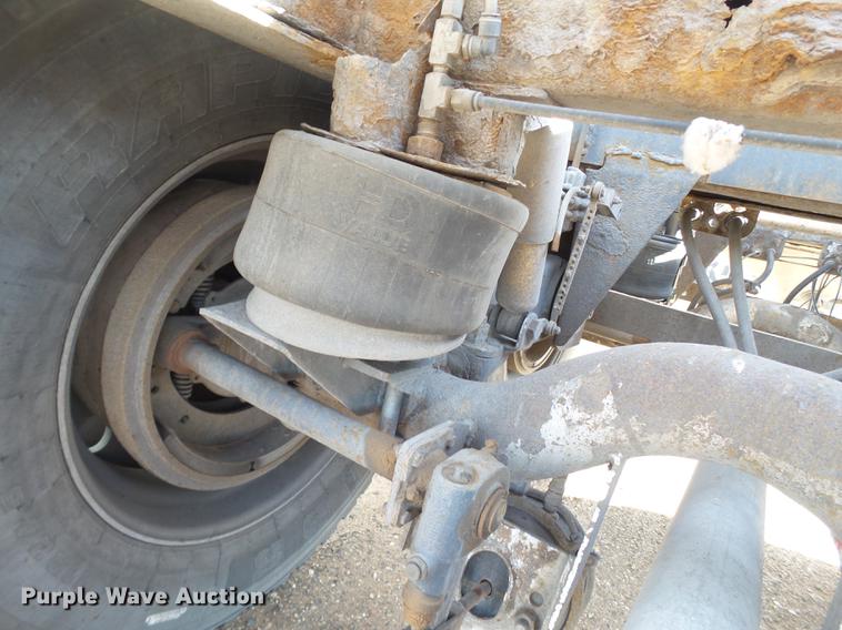 image for item BJ9788 2000 Heil pneumatic dry bulk tank trailer