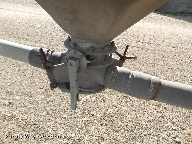 image for item BJ9788 2000 Heil pneumatic dry bulk tank trailer