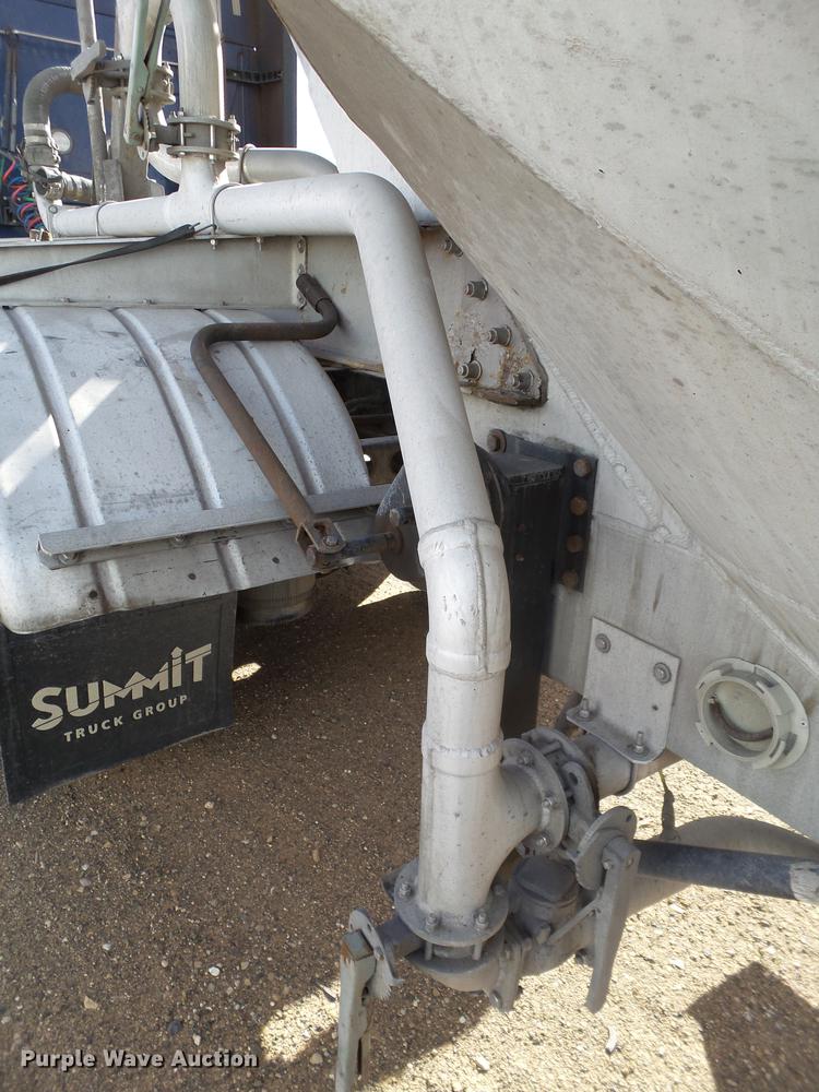 image for item BJ9788 2000 Heil pneumatic dry bulk tank trailer