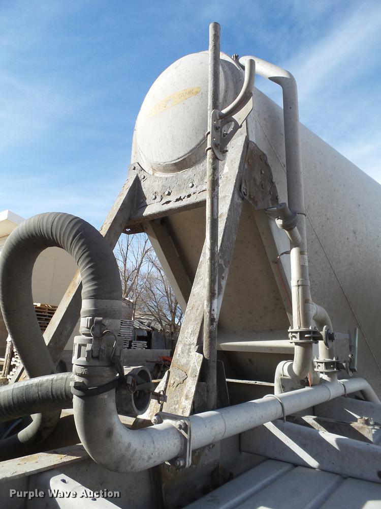 image for item BJ9788 2000 Heil pneumatic dry bulk tank trailer
