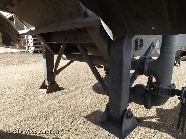 image for item BJ9788 2000 Heil pneumatic dry bulk tank trailer
