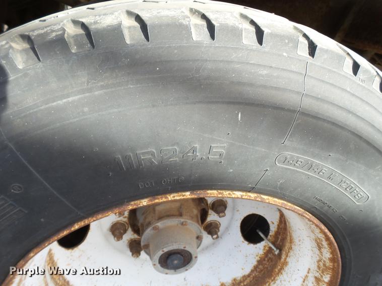 image for item BJ9789 1996 Wilson DWH-400 double hopper bottom grain trailer