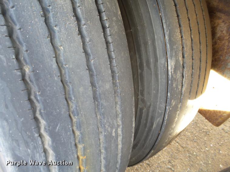 image for item BJ9789 1996 Wilson DWH-400 double hopper bottom grain trailer