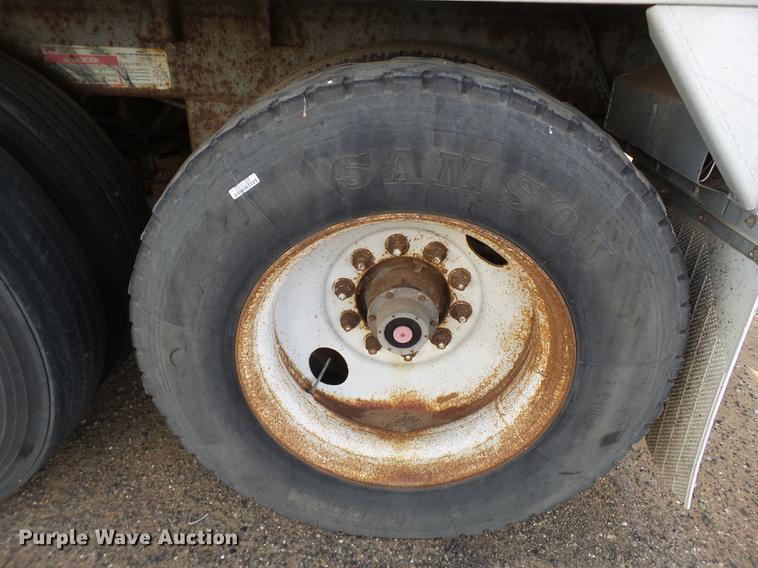 image for item BJ9789 1996 Wilson DWH-400 double hopper bottom grain trailer