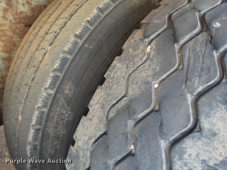 image for item BJ9789 1996 Wilson DWH-400 double hopper bottom grain trailer