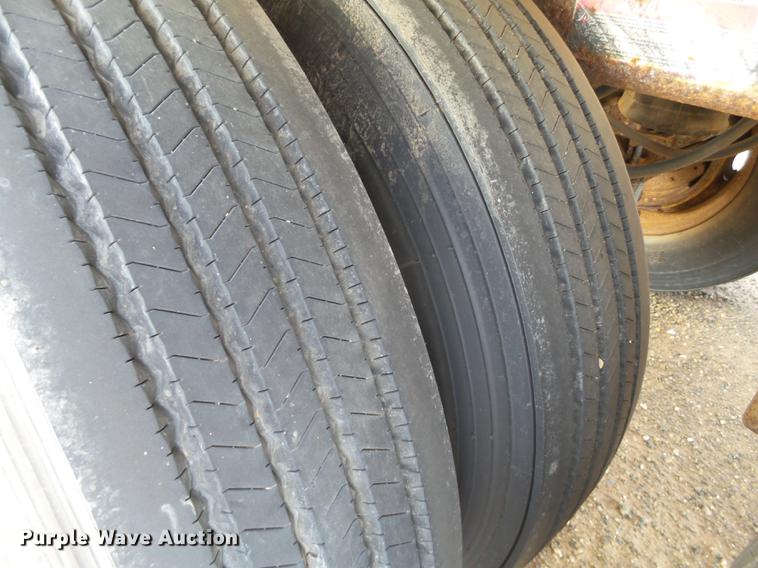 image for item BJ9789 1996 Wilson DWH-400 double hopper bottom grain trailer