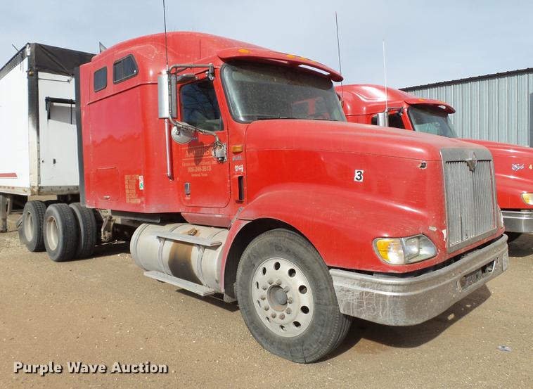 image for item BJ9791 2004 International 9400i semi truck