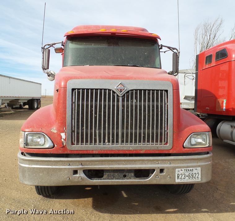 image for item BJ9791 2004 International 9400i semi truck