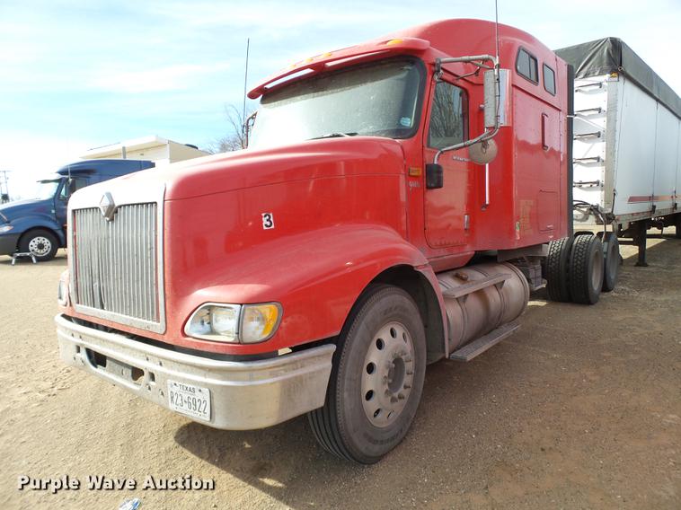 image for item BJ9791 2004 International 9400i semi truck