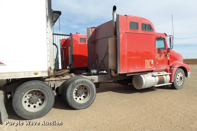 image for item BJ9791 2004 International 9400i semi truck