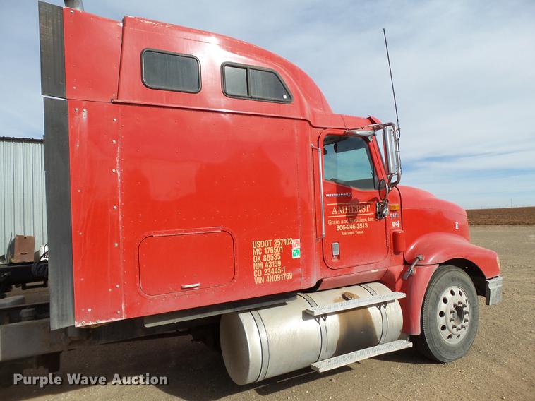 image for item BJ9791 2004 International 9400i semi truck