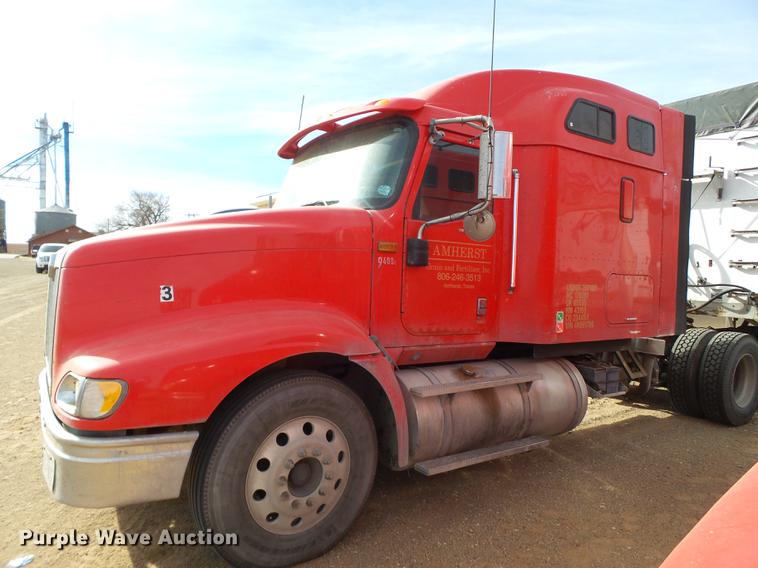 image for item BJ9791 2004 International 9400i semi truck