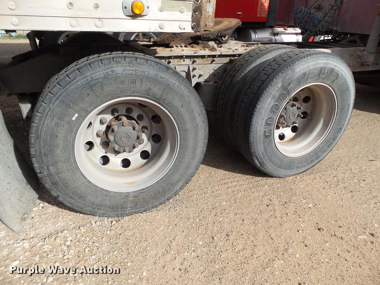 image for item BJ9791 2004 International 9400i semi truck