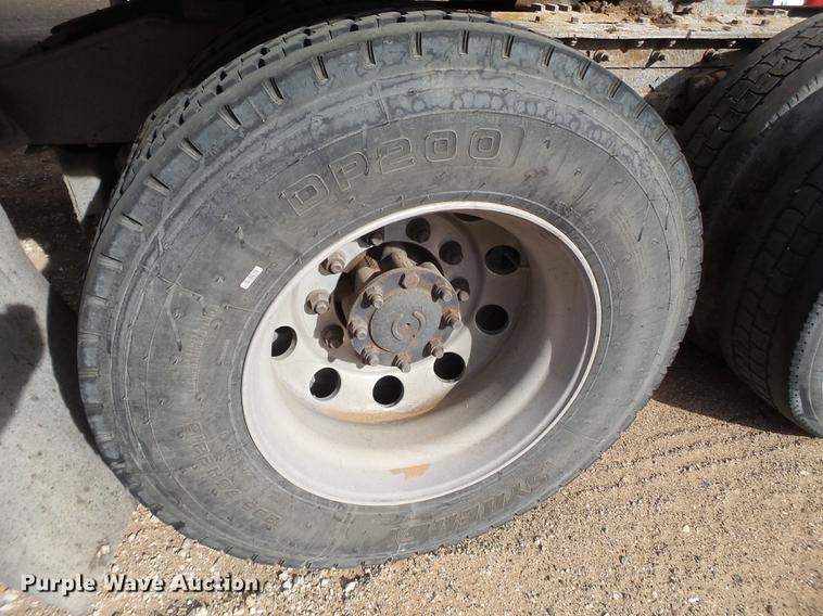 image for item BJ9791 2004 International 9400i semi truck