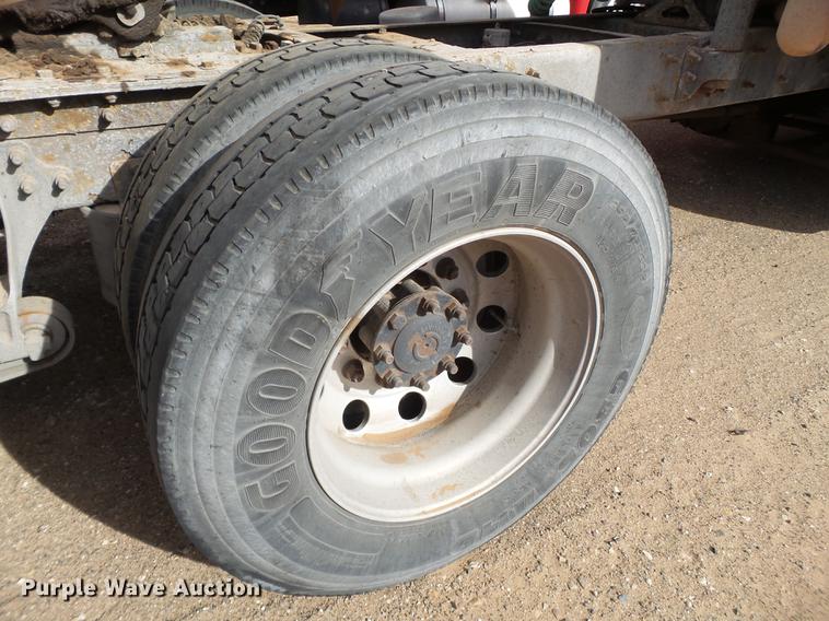 image for item BJ9791 2004 International 9400i semi truck