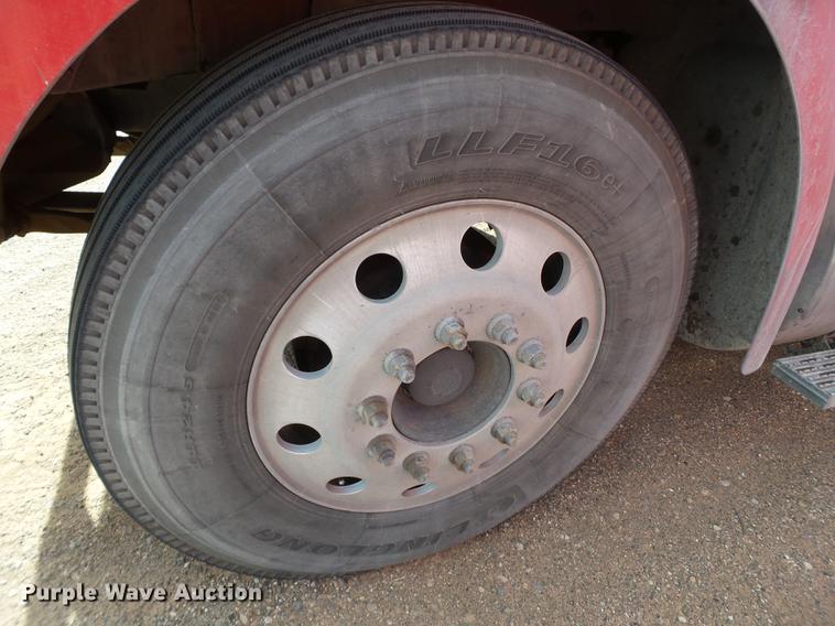 image for item BJ9791 2004 International 9400i semi truck