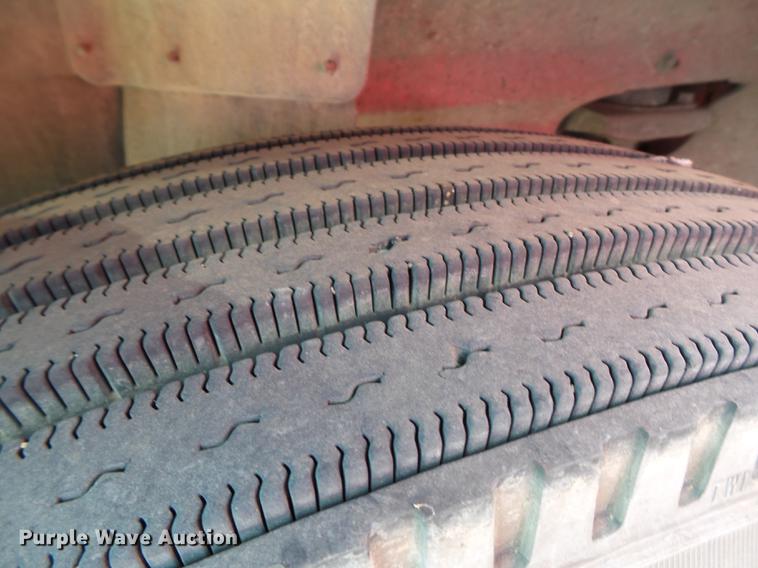 image for item BJ9791 2004 International 9400i semi truck