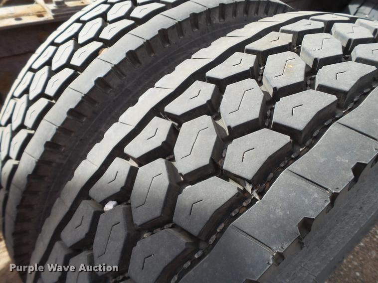 image for item BJ9791 2004 International 9400i semi truck