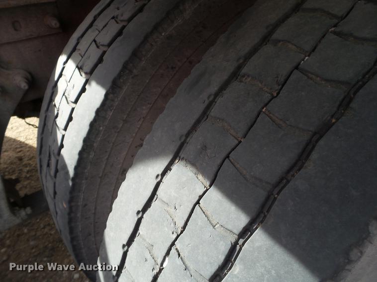 image for item BJ9791 2004 International 9400i semi truck