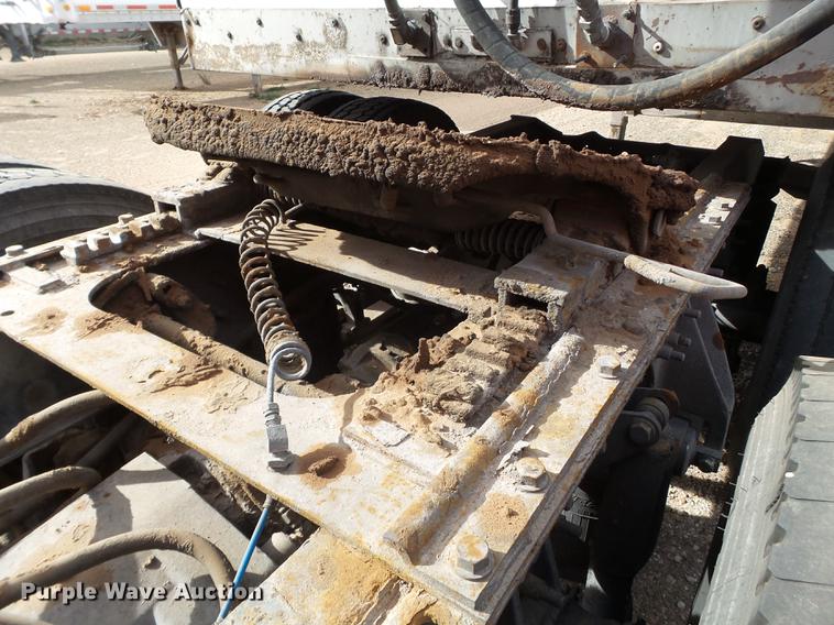 image for item BJ9791 2004 International 9400i semi truck