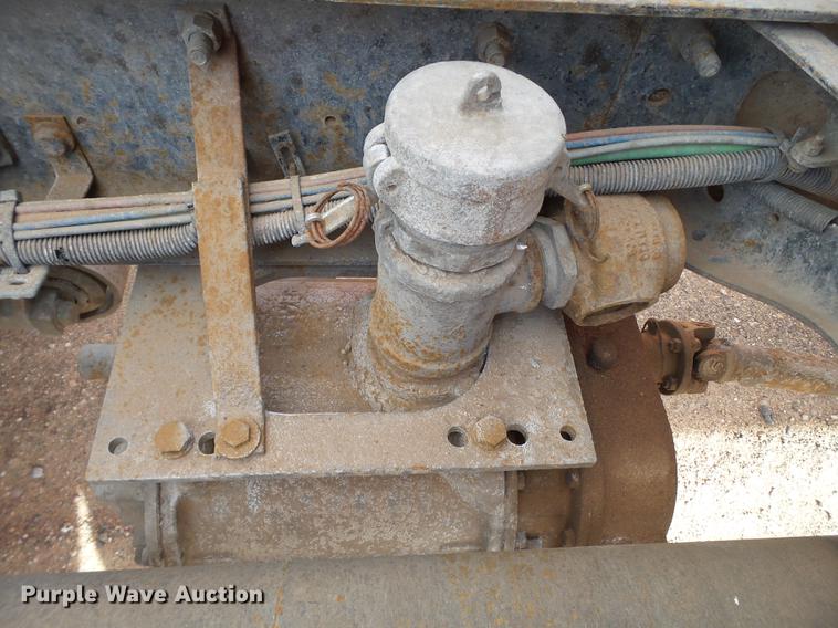 image for item BJ9791 2004 International 9400i semi truck