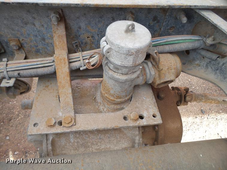 image for item BJ9791 2004 International 9400i semi truck