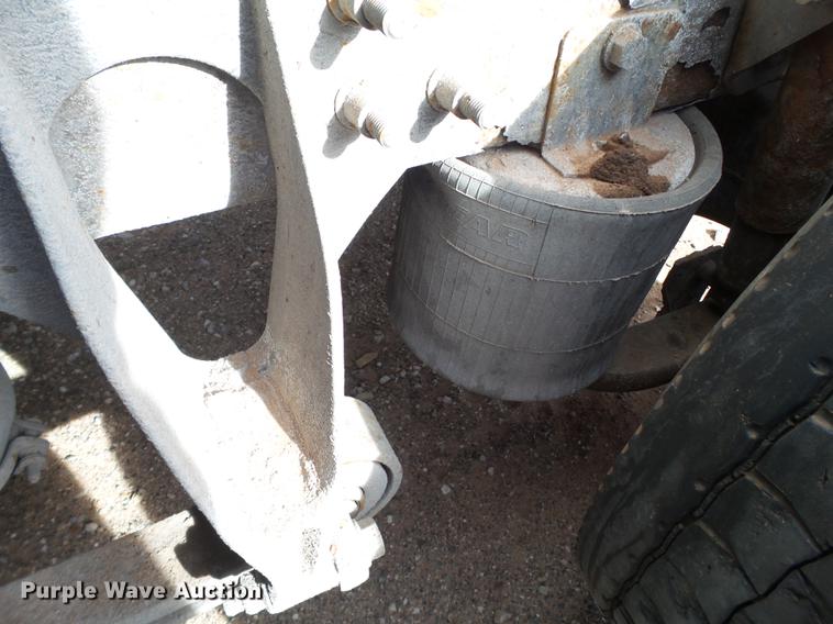 image for item BJ9791 2004 International 9400i semi truck