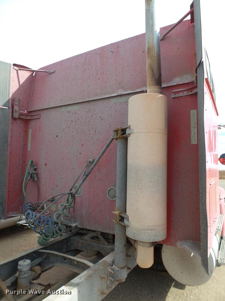 image for item BJ9791 2004 International 9400i semi truck