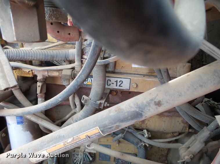 image for item BJ9791 2004 International 9400i semi truck