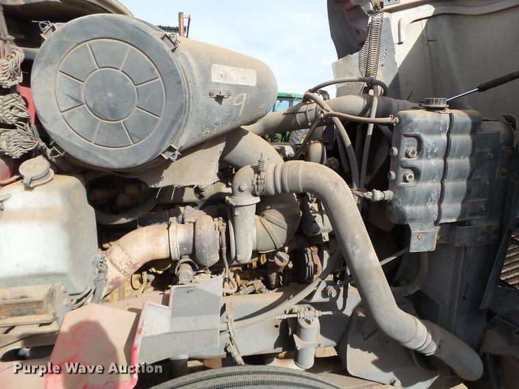 image for item BJ9791 2004 International 9400i semi truck