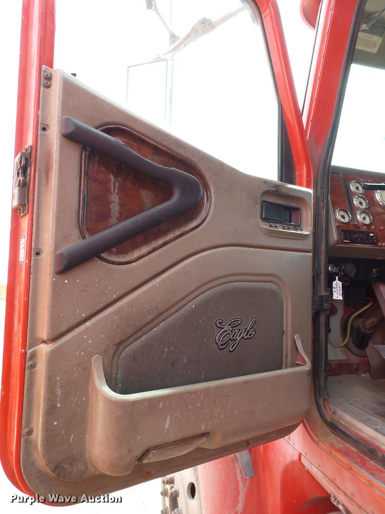 image for item BJ9791 2004 International 9400i semi truck