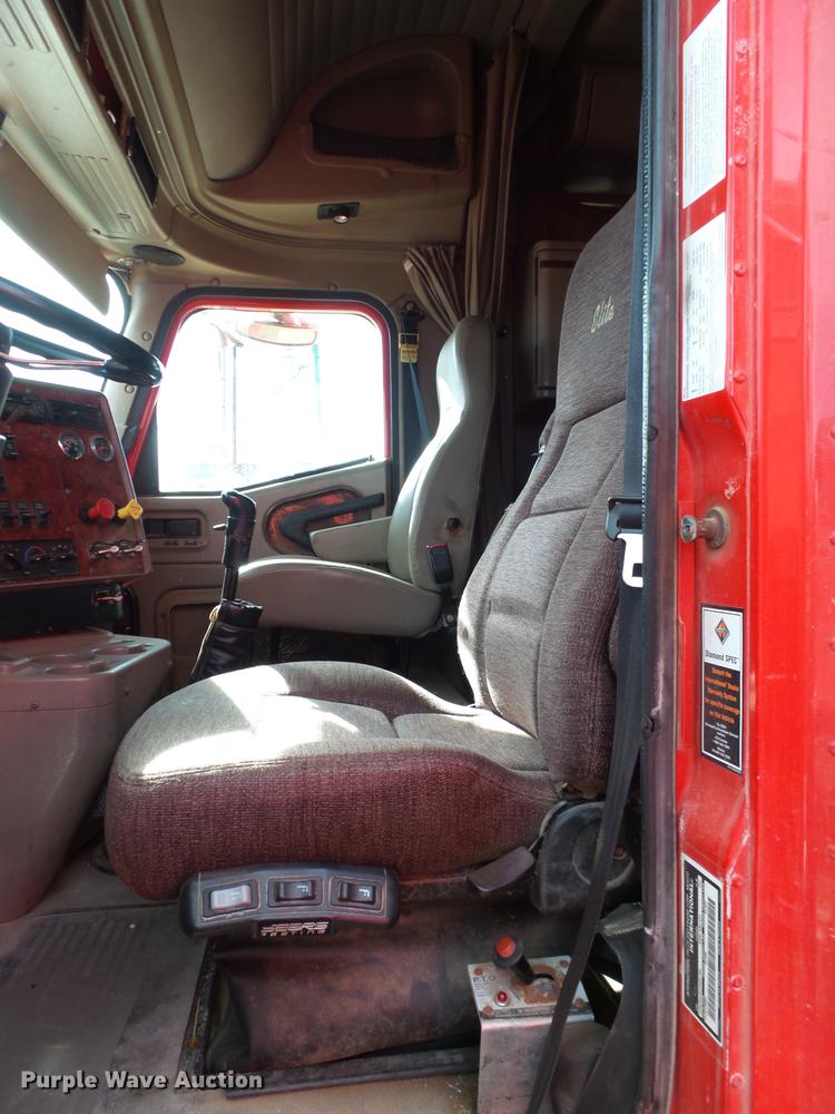 image for item BJ9791 2004 International 9400i semi truck