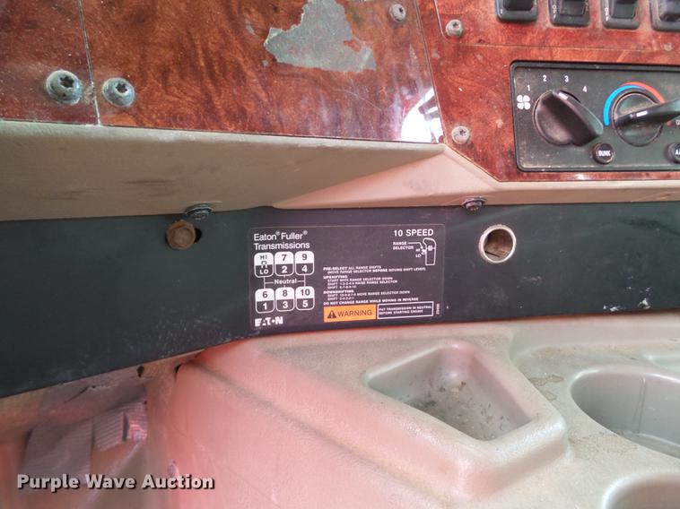 image for item BJ9791 2004 International 9400i semi truck