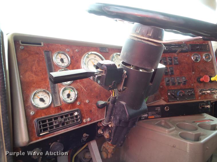 image for item BJ9791 2004 International 9400i semi truck