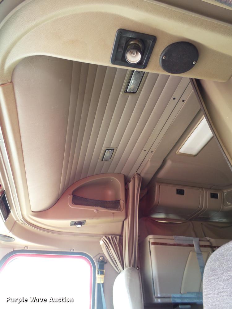 image for item BJ9791 2004 International 9400i semi truck