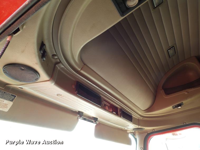 image for item BJ9791 2004 International 9400i semi truck