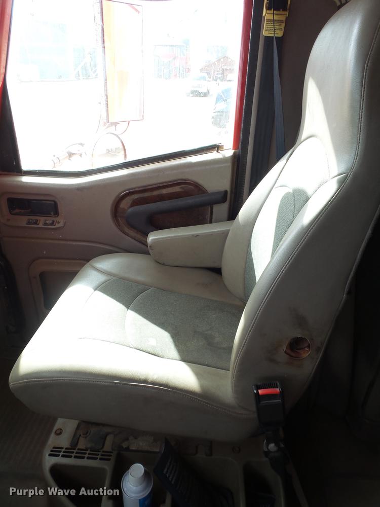 image for item BJ9791 2004 International 9400i semi truck