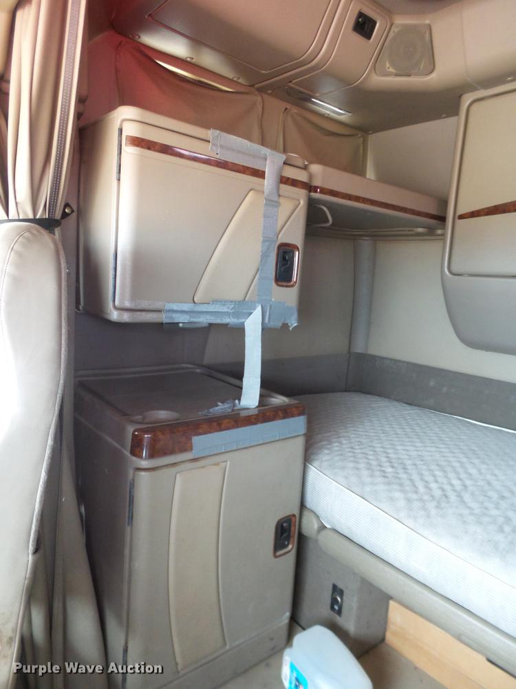 image for item BJ9791 2004 International 9400i semi truck