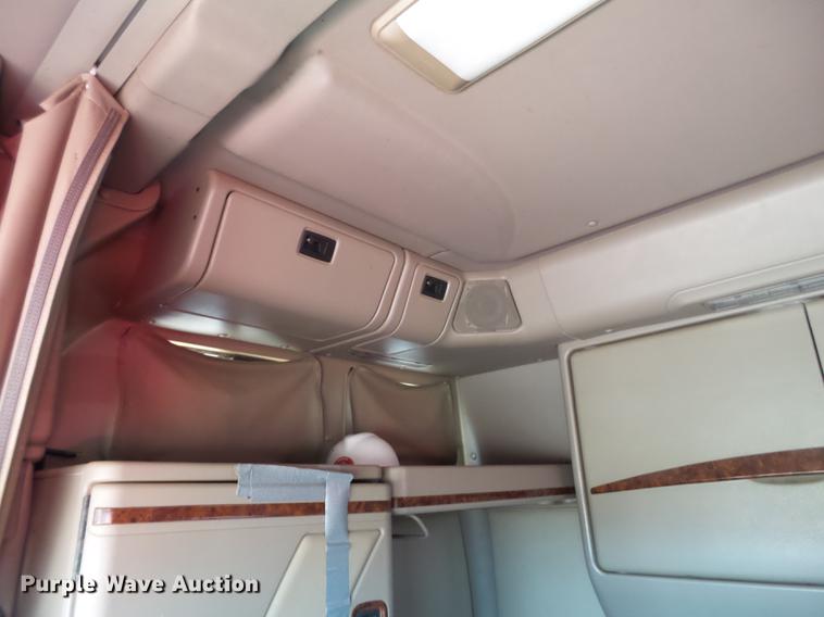 image for item BJ9791 2004 International 9400i semi truck